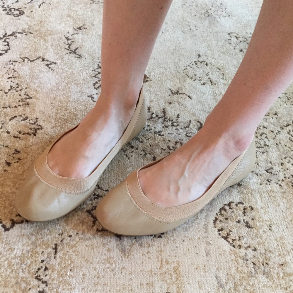 Banana Republic nude leather ballet slippers
